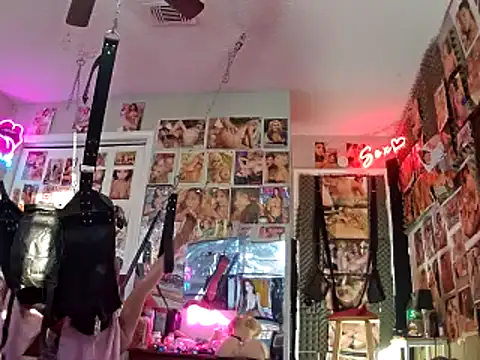 Snapshot of luvs2cumm69 chatting on 3, 12, 2024 luvs2cumm69 online show from 3, 12, 2024