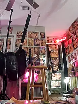 Snapshot of luvs2cumm69 chatting on 9, 12, 2024 luvs2cumm69 online show from 9, 12, 2024