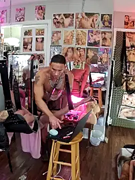 Snapshot of luvs2cumm69 chatting on 9, 12, 2024 luvs2cumm69 online show from 9, 12, 2024