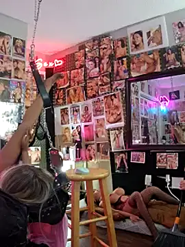 Snapshot of luvs2cumm69 chatting on 16, 12, 2024 luvs2cumm69 online show from 16, 12, 2024