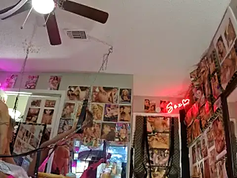 Snapshot of luvs2cumm69 chatting on 19, 12, 2024 luvs2cumm69 online show from 19, 12, 2024