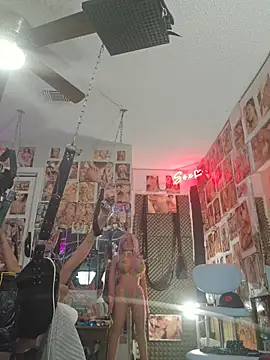 Snapshot of luvs2cumm69 chatting on 27, 10, 2025 luvs2cumm69 online show from 27, 10, 2025