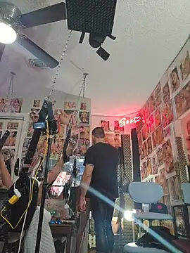 Snapshot of luvs2cumm69 chatting on 1, 11, 2025 luvs2cumm69 online show from 1, 11, 2025