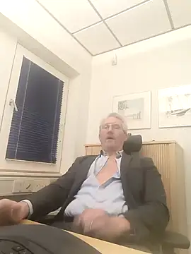 Snapshot of tom-swede chatting on 7, 1, 2025 tom-swede online show from 7, 1, 2025