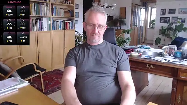 Snapshot of tom-swede chatting on 2, 2, 2025 tom-swede online show from 2, 2, 2025