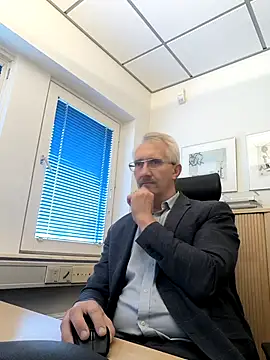 Snapshot of tom-swede chatting on 10, 10, 2025 tom-swede online show from 10, 10, 2025