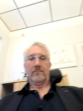 Snapshot of tom-swede chatting on 14, 10, 2025 tom-swede online show from 14, 10, 2025