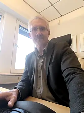 Snapshot of tom-swede chatting on 21, 10, 2025 tom-swede online show from 21, 10, 2025