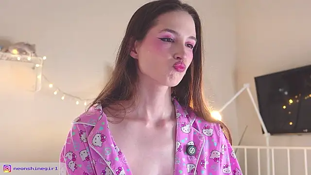 Snapshot of NeonShine chatting on 11, 2, 2026 NeonShine online show from 11, 2, 2026