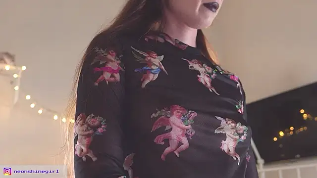 Snapshot of NeonShine chatting on 18, 2, 2026 NeonShine online show from 18, 2, 2026