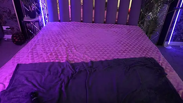 Snapshot of RosieMoons chatting on 16, 11, 2025 RosieMoons online show from 16, 11, 2025