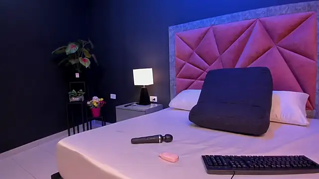 Snapshot of mia_milff chatting on 27, 3, 2026 mia milff online show from 27, 3, 2026