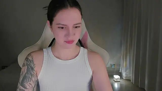 Sonia moon  online show from 6, 12, 2024