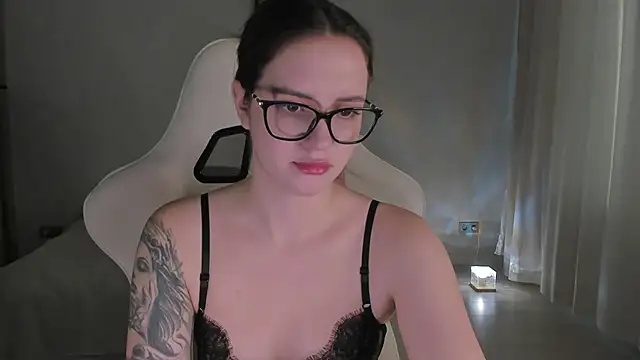 Sonia moon  online show from 6, 12, 2024