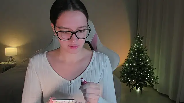 Sonia moon  online show from 8, 12, 2024