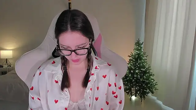 Sonia moon  online show from 6, 1, 2025