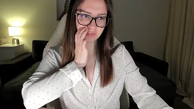 Sonia moon  online show from 3, 3, 2025