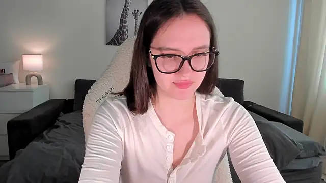 Sonia moon  online show from 23, 3, 2025