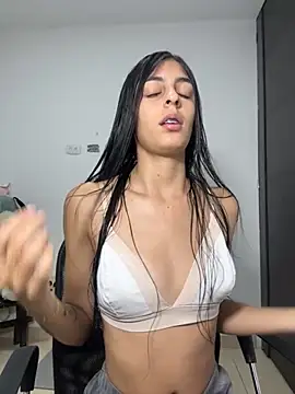 Snapshot of cristel_17 chatting on 6, 11, 2025 cristel 17 online show from 6, 11, 2025