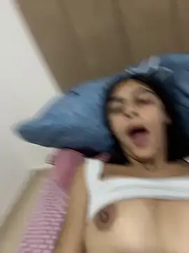 Snapshot of cristel_17 chatting on 27, 11, 2025 cristel 17 online show from 27, 11, 2025