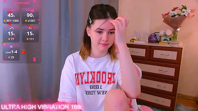 Snapshot of cutie_mili chatting on 10, 10, 2025 cutie mili online show from 10, 10, 2025