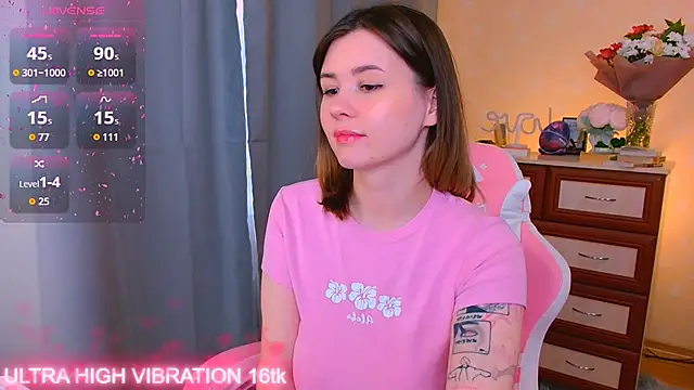 Snapshot of cutie_mili chatting on 12, 10, 2025 cutie mili online show from 12, 10, 2025