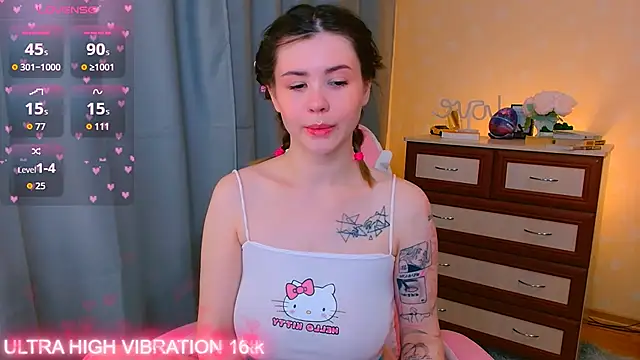 Snapshot of cutie_mili chatting on 16, 10, 2025 cutie mili online show from 16, 10, 2025