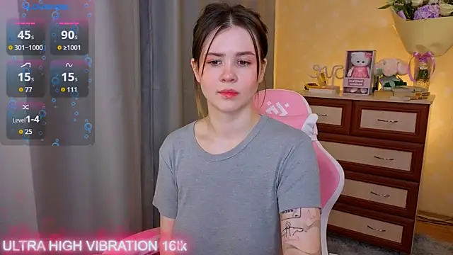 Snapshot of cutie_mili chatting on 21, 10, 2025 cutie mili online show from 21, 10, 2025