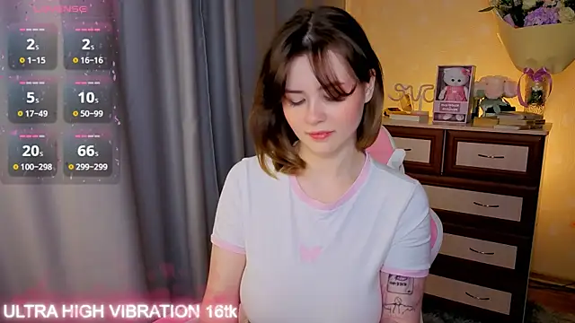 Snapshot of cutie_mili chatting on 22, 10, 2025 cutie mili online show from 22, 10, 2025