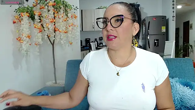 Snapshot of dakota_johnson10 chatting on 5, 10, 2025 dakota johnson10 online show from 5, 10, 2025