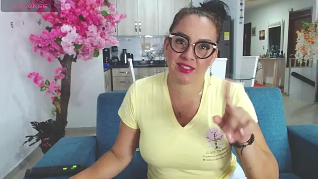 Snapshot of dakota_johnson10 chatting on 26, 10, 2025 dakota johnson10 online show from 26, 10, 2025