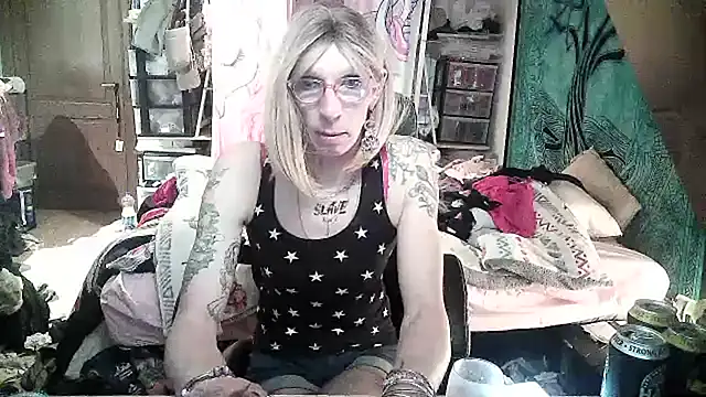 Snapshot of Ombeline1 chatting on 7, 2, 2025 Ombeline1 online show from 7, 2, 2025