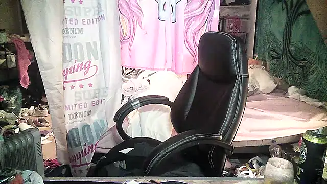 Snapshot of Ombeline1 chatting on 13, 2, 2025 Ombeline1 online show from 13, 2, 2025