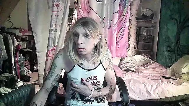 Snapshot of Ombeline1 chatting on 17, 2, 2025 Ombeline1 online show from 17, 2, 2025