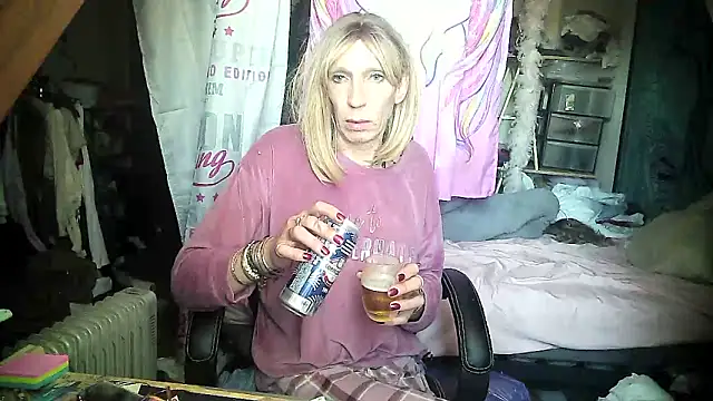 Snapshot of Ombeline1 chatting on 18, 2, 2025 Ombeline1 online show from 18, 2, 2025