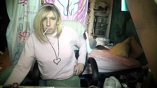 Snapshot of Ombeline1 chatting on 18, 2, 2025 Ombeline1 online show from 18, 2, 2025