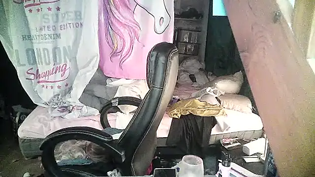 Snapshot of Ombeline1 chatting on 21, 2, 2025 Ombeline1 online show from 21, 2, 2025