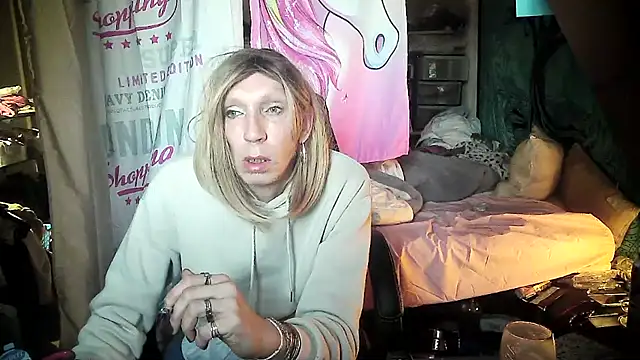 Snapshot of Ombeline1 chatting on 23, 2, 2025 Ombeline1 online show from 23, 2, 2025