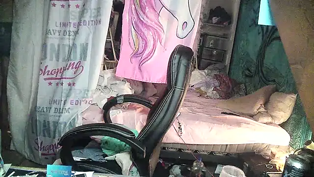 Snapshot of Ombeline1 chatting on 24, 2, 2025 Ombeline1 online show from 24, 2, 2025