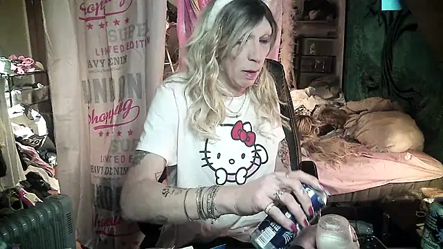 Snapshot of Ombeline1 chatting on 24, 2, 2025 Ombeline1 online show from 24, 2, 2025