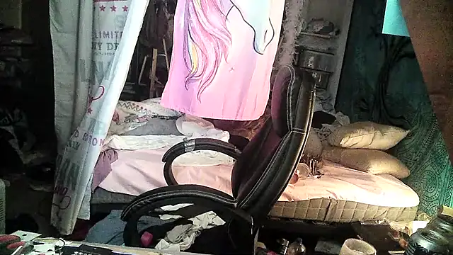 Snapshot of Ombeline1 chatting on 25, 2, 2025 Ombeline1 online show from 25, 2, 2025