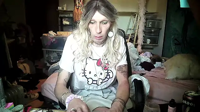 Snapshot of Ombeline1 chatting on 6, 3, 2025 Ombeline1 online show from 6, 3, 2025