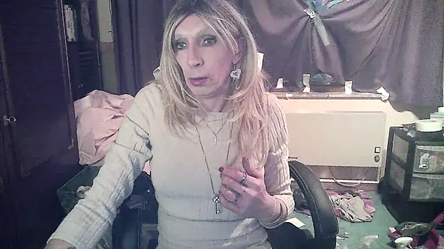 Snapshot of Ombeline1 chatting on 15, 3, 2025 Ombeline1 online show from 15, 3, 2025