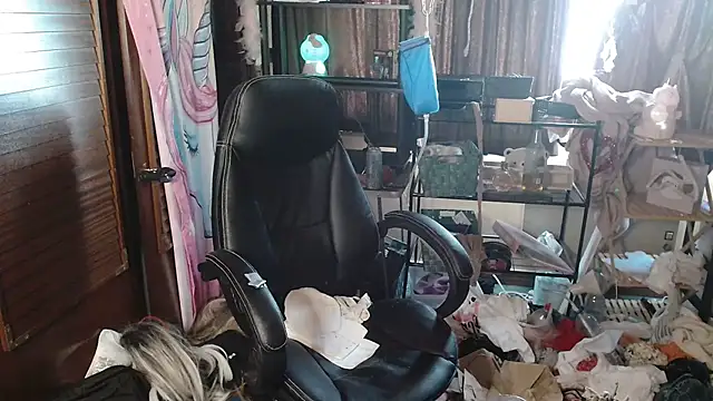 Snapshot of Ombeline1 chatting on 9, 9, 2025 Ombeline1 online show from 9, 9, 2025