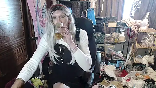 Snapshot of Ombeline1 chatting on 11, 9, 2025 Ombeline1 online show from 11, 9, 2025