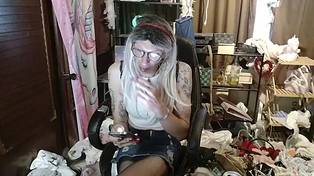 Snapshot of Ombeline1 chatting on 13, 9, 2025 Ombeline1 online show from 13, 9, 2025