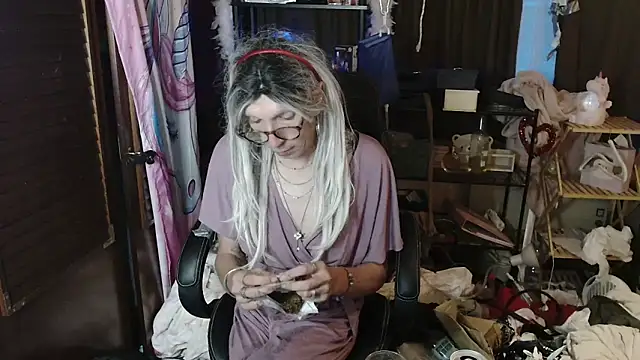 Snapshot of Ombeline1 chatting on 16, 9, 2025 Ombeline1 online show from 16, 9, 2025