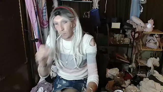 Snapshot of Ombeline1 chatting on 19, 9, 2025 Ombeline1 online show from 19, 9, 2025