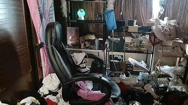 Snapshot of Ombeline1 chatting on 25, 9, 2025 Ombeline1 online show from 25, 9, 2025