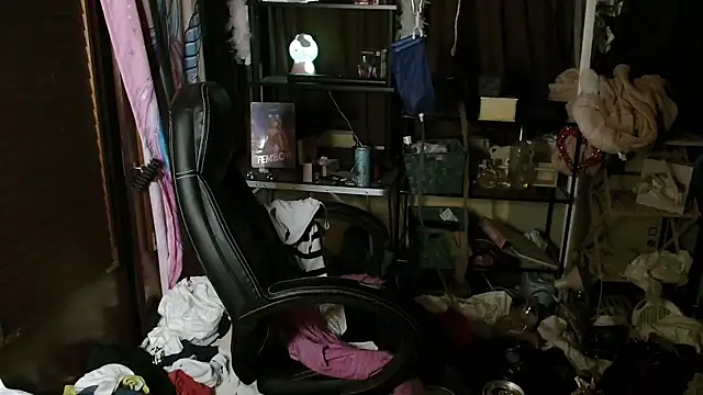 Snapshot of Ombeline1 chatting on 26, 9, 2025 Ombeline1 online show from 26, 9, 2025